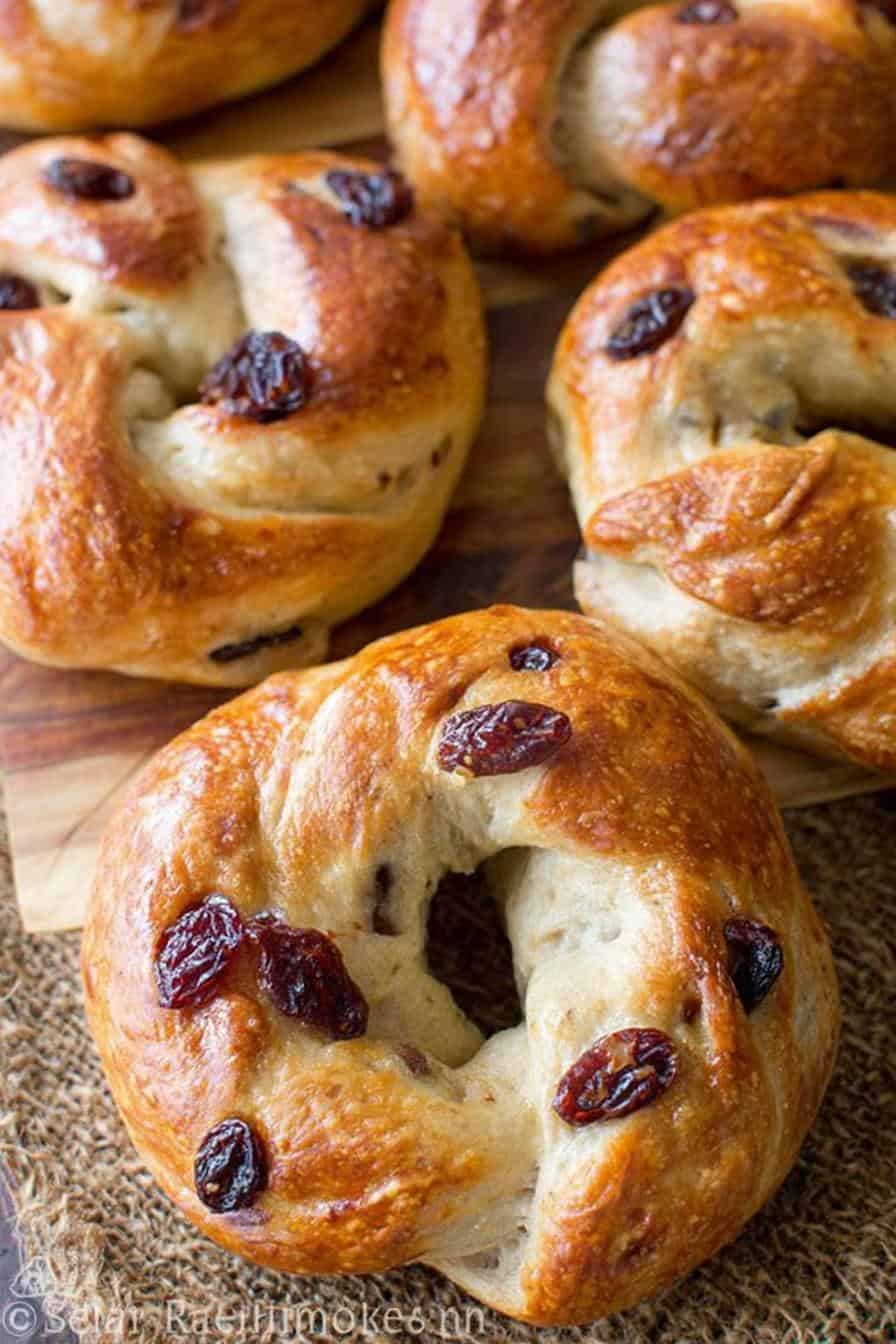 Homemade Cinnamon Raisin Bagels Recipe - detail 1